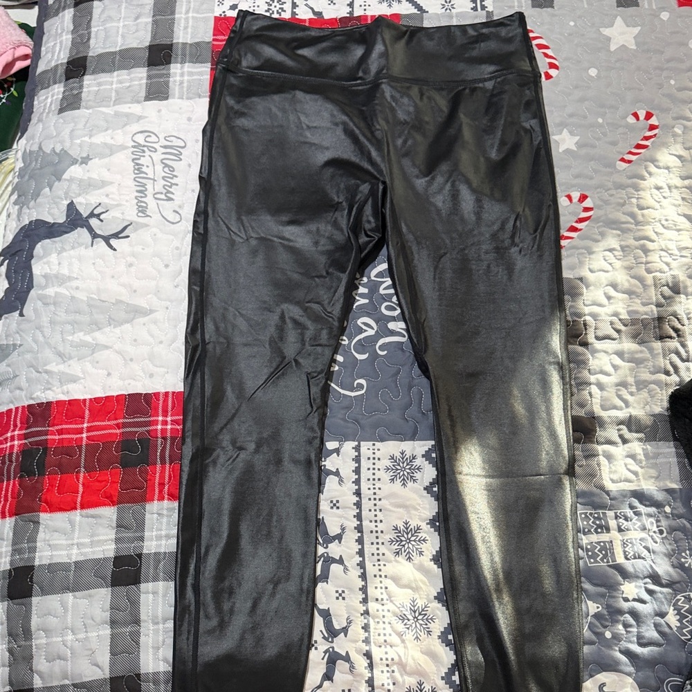 Fabletics Shiny Black Motion365+ Leggings